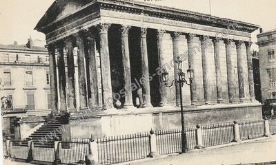 Carte postale ancienne Maison Carrée — Nîmes (Gard)