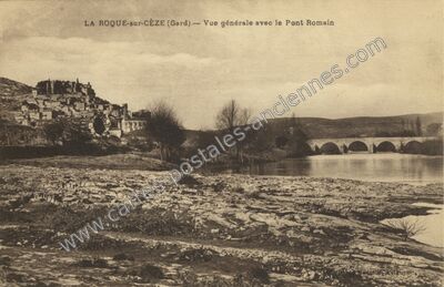 Carte postale ancienne Vue générale avec le Pont Romain — La Roque-sur-Cèze (Gard)