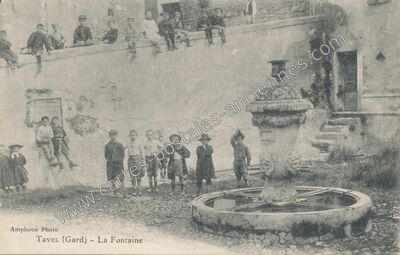 Carte postale ancienne La Fontaine — Tavel (Gard)