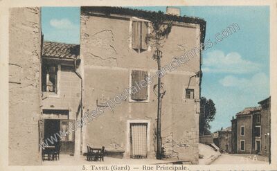 Carte postale ancienne Rue Principale — Tavel (Gard)