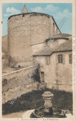 Carte postale ancienne La Fontaine — Tavel (Gard)