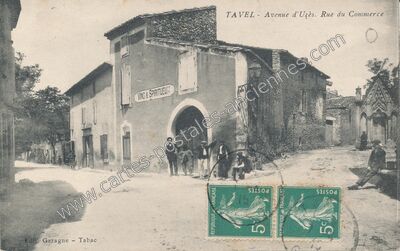 Carte postale ancienne Avenue d'Uzès. Rue du Commerce — Tavel (Gard)