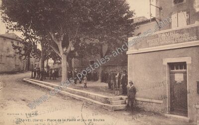 Carte postale ancienne Place de la Poste et jeu de Boules — Tavel (Gard)