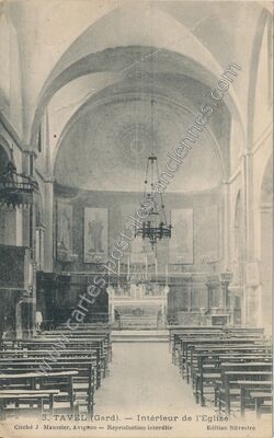 Carte postale ancienne Intérieur de l'Eglise — Tavel (Gard)