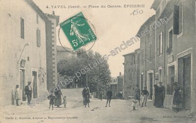 Carte postale ancienne Place du Centre. ÉPICERIE — Tavel (Gard)