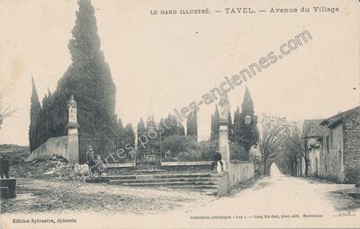 Carte postale ancienne Avenue du Village — Tavel (Gard)