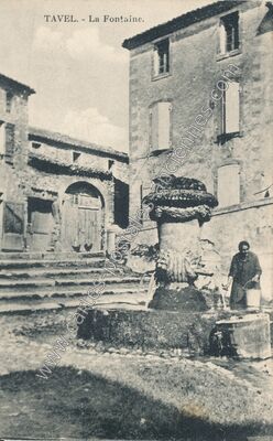 Carte postale ancienne La Fontaine — Tavel (Gard)