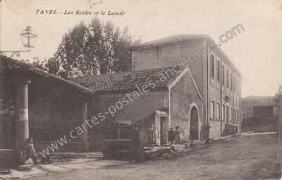 Carte postale ancienne Les Ecoles et le Lavoir — Tavel (Gard)
