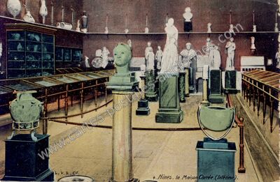 Carte postale ancienne La Maison Carrée. (Intérieur) — Nîmes (Gard)
