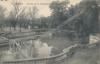 Carte postale ancienne Jardin de la Fontaine, La Source — Nîmes (Gard)