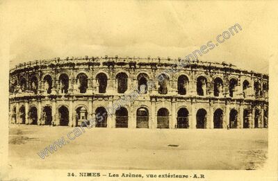 Carte postale ancienne Les Arènes, vue extérieure — Nîmes (Gard)