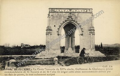 Carte postale ancienne La Croix Couverte du XIVe siècle — Beaucaire (Gard)