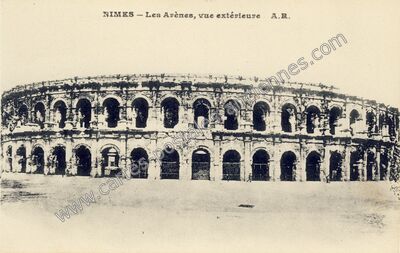 Carte postale ancienne Les Arènes, vue extérieure — Nîmes (Gard)