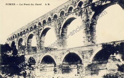 Carte postale ancienne Le Pont du Gard — Nîmes (Gard)