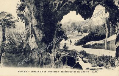 Carte postale ancienne Jardin de la Fontaine — Intérieurs de la Grotte — Nîmes (Gard)