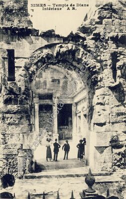 Carte postale ancienne Temple de Diane Intérieur — Nîmes (Gard)