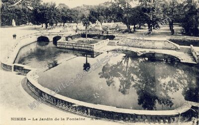Carte postale ancienne Le Jardin de la Fontaine — Nîmes (Gard)
