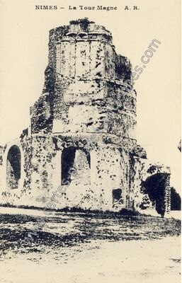Carte postale ancienne La Tour Magne — Nîmes (Gard)
