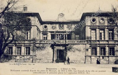 Carte postale ancienne L'Hôtel de Ville — Beaucaire (Gard)