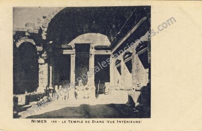 Carte postale ancienne Le Temple de Diane (Vue Intérieure) — Nîmes (Gard)