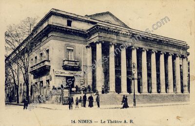 Carte postale ancienne Le Théâtre A. R — Nîmes (Gard)