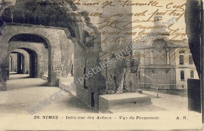 Carte postale ancienne Intérieur des Arènes — Vue du Promenoir — Nîmes (Gard)