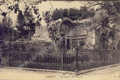Carte postale ancienne Temple de Diane — Nîmes (Gard)