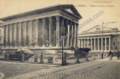 Carte postale ancienne Maison Carrée et Théâtre — Nîmes (Gard)