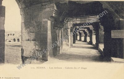 Carte postale ancienne Les Arènes - Galerie du 1er étage — Nîmes (Gard)