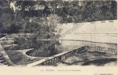 Carte postale ancienne Source de la Fontaine — Nîmes (Gard)