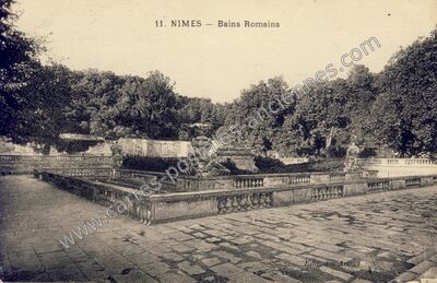 Carte postale ancienne Bains Romains — Nîmes (Gard)