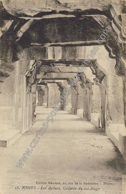 Carte postale ancienne Les Arènes, Galerie du 1er étage — Nîmes (Gard)