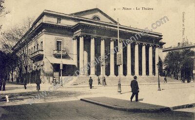 Carte postale ancienne Le Théâtre — Nîmes (Gard)