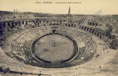 Carte postale ancienne Intérieur des Arènes — Nîmes (Gard)