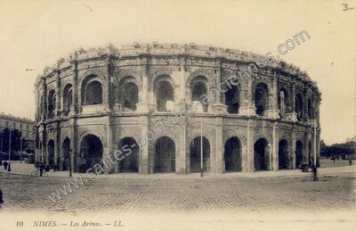 Carte postale ancienne Les Arènes — Nîmes (Gard)