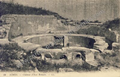 Carte postale ancienne Château d'Eau Romain — Nîmes (Gard)