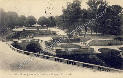 Carte postale ancienne Jardin de la Fontaine. - Grande Allée — Nîmes (Gard)