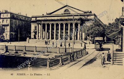 Carte postale ancienne Le Théâtre — Nîmes (Gard)