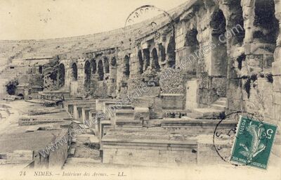 Carte postale ancienne Intérieur des Arènes — Nîmes (Gard)