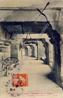 Carte postale ancienne Arènes. — Galerie du 1er étage — Nîmes (Gard)