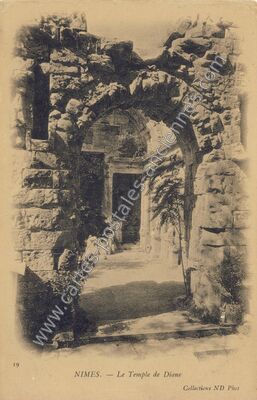 Carte postale ancienne Le Temple de Diane — Nîmes (Gard)