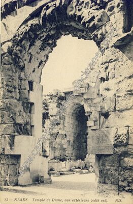 Carte postale ancienne Temple de Diane, vue extérieure (côté est) — Nîmes (Gard)