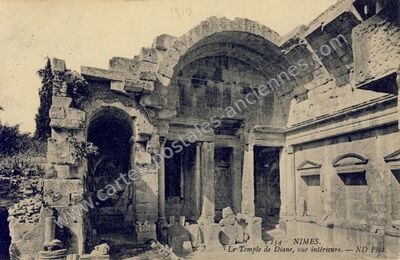 Carte postale ancienne Le Temple de Diane, vue intérieure — Nîmes (Gard)