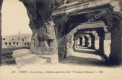 Carte postale ancienne Les Arènes. - Galerie supérieure dite "Promenoir Romain — Nîmes (Gard)