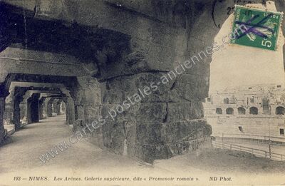 Carte postale ancienne Les Arènes. Galerie supérieure, dite « Promenoir romain — Nîmes (Gard)