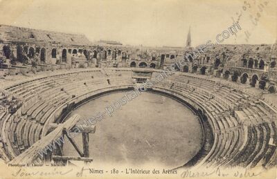 Carte postale ancienne L'Intérieur des Arènes — Nîmes (Gard)