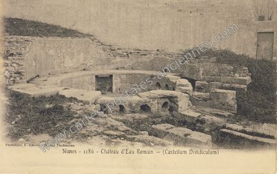 Carte postale ancienne Château d'Eau Romain - (Castellum Dividiculum) — Nîmes (Gard)