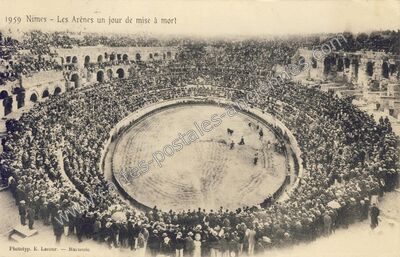 Carte postale ancienne Les Arènes un jour de mise à mort — Nîmes (Gard)