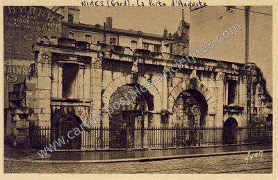 Carte postale ancienne La Porte d'Auguste — Nîmes (Gard)