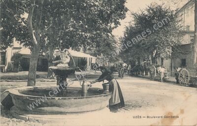 Carte postale ancienne Boulevard Gambetta — Uzès (Gard)